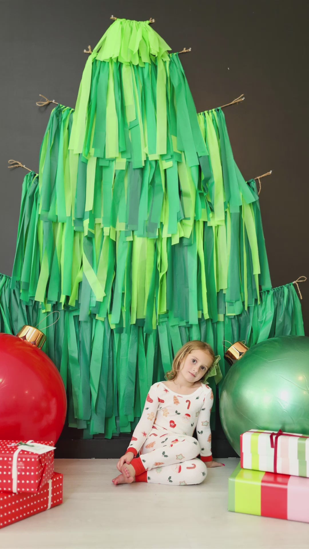 Load video: Oh Christmas Tree Backdrop